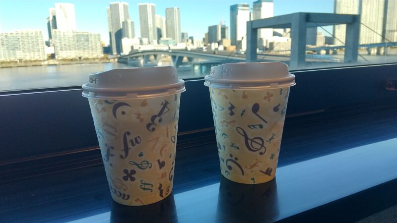 コーヒーは持ち帰ってお部屋でも飲めます