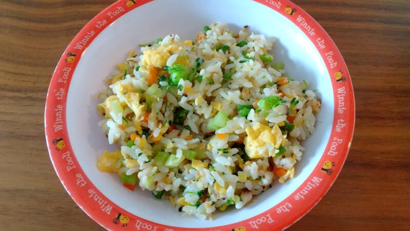 塩・醤油で味を調えたらチャーハン完成