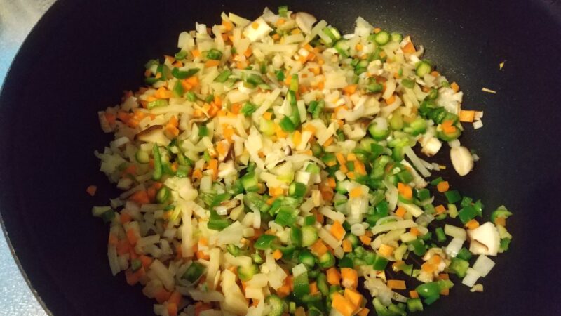 残りの野菜をすべて入れて炒める