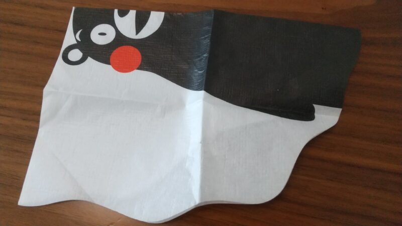 くまモンの紙エプロン