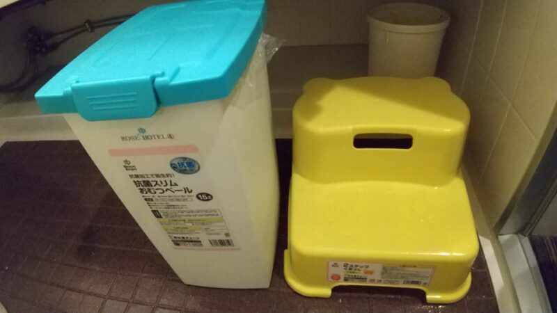 おむつ用ごみ箱・踏み台