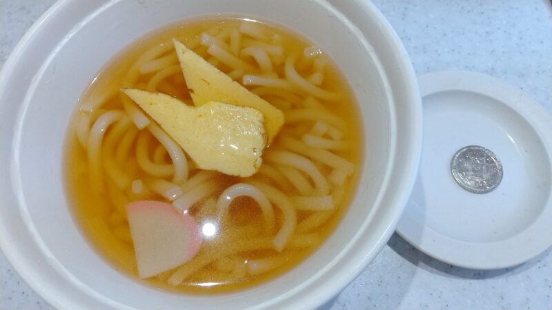 おこさまうどん(カプセルトイコイン付き)