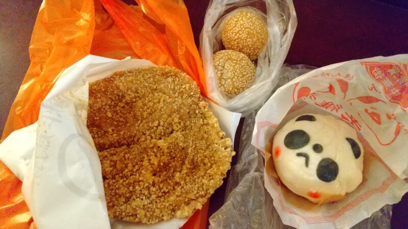 中華街でテイクアウトしてきた食べ物