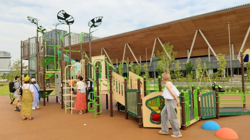 有明親水海浜公園記念広場の大型複合遊具