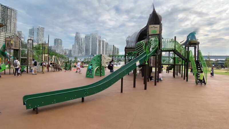 有明親水海浜公園記念広場の大型複合遊具