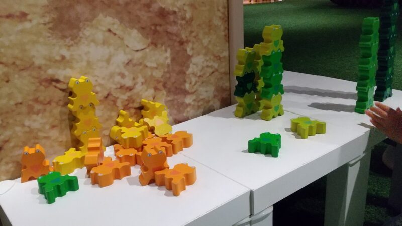 カエルの積み木